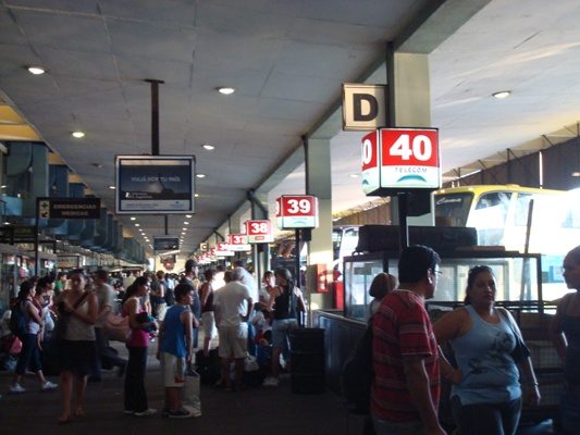 Alle busroutes leiden in Argentinie uiteindelijk naar Retiro. E�n van de grootste busstations ter wereld